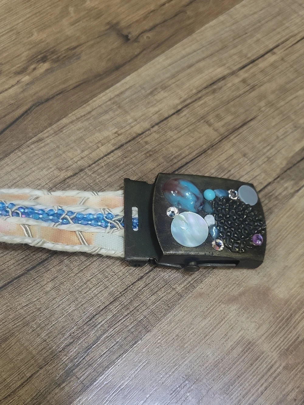 ELITE ACCESSORIES  Blue Peach Off-White Beaded Buckle / Belt